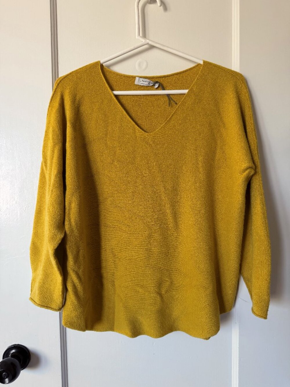 NWOT Nostalgia Mustard V-Neck Sweater – One Size (Fits Like M), Made in Italy